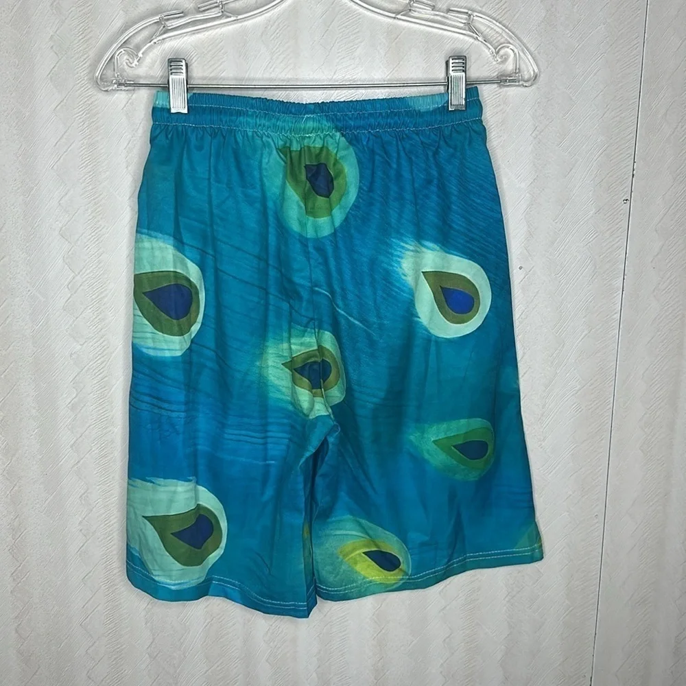 ❤️ 🆕 Peacock Patterned boys Shorts medium